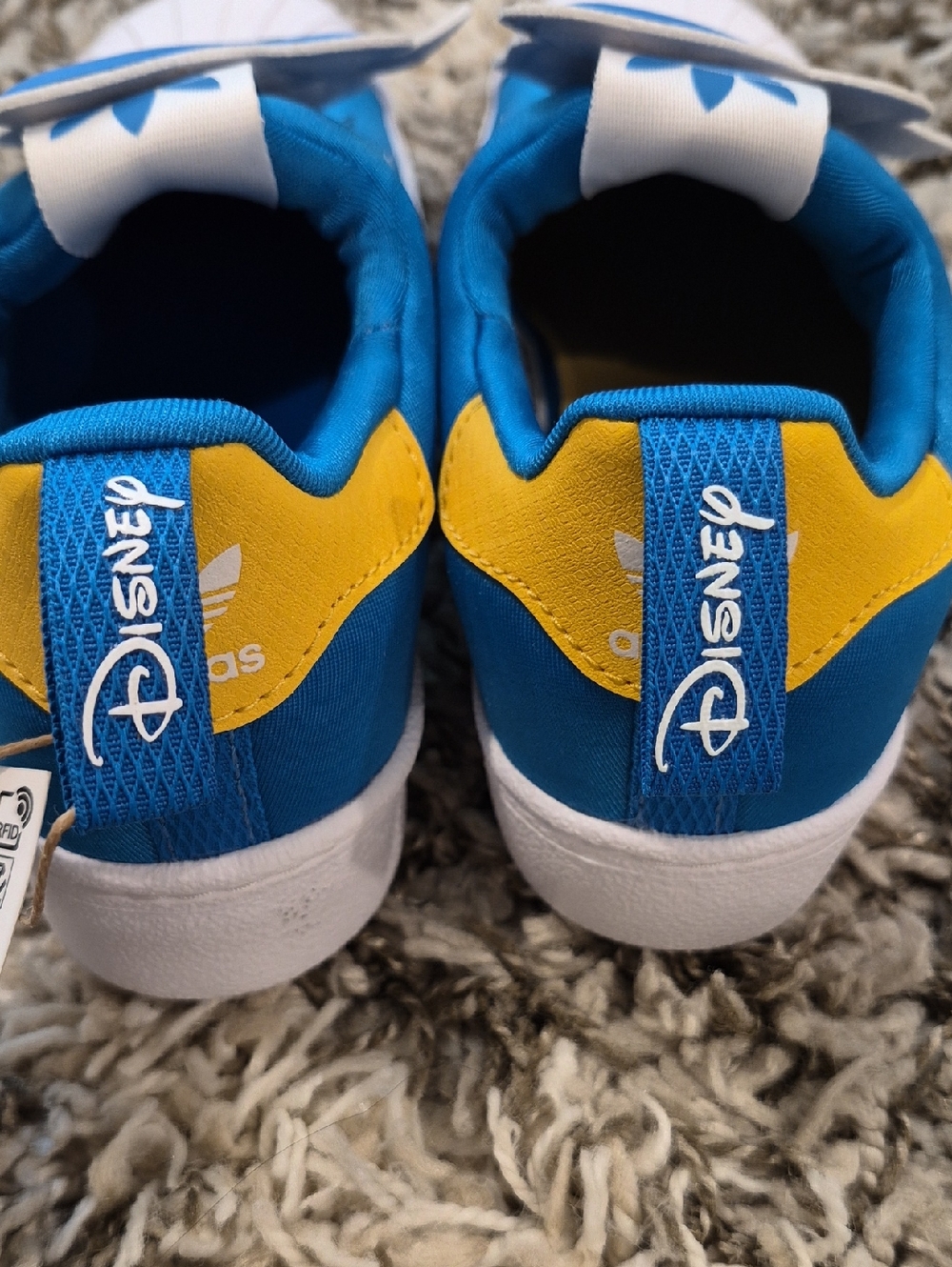 adidas x Disney Donald Duck Superstar Sneakers - Picture 4 of 7